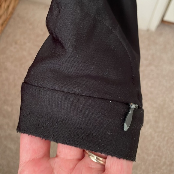 Size Small Fitted Women’s Under Armour Base Layer - Picture 6 of 6